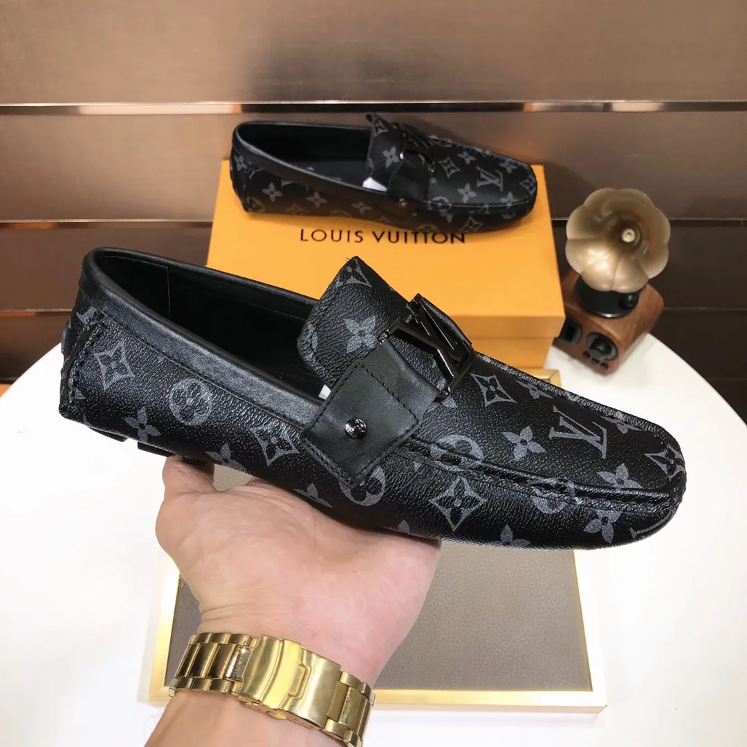 Men's men's shoes 💰420💰 [LV Doudou shoes] (water-dyed cowhide lining) new model is on the market, available on the official website. The new Doudou shoes are processed into single-color materials, and the uppers are made of imported cowhide material. The body of the shoe is fully hemmed with mark thread, and is lined with imported original cowhide leather. The elegant shoe shape is super suitable for all-matching, and the size is 38-44.